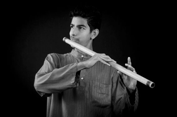 Sadaj Godkhindi bansuri flute player